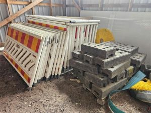 [OTHER] Työmaa-aitoja 28kpl, jalat, häkki, Other construction machines