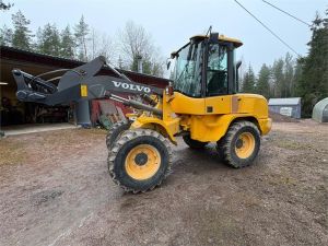 Volvo L30G kuormaaja, 2200mm leveällä tasauskauhalla