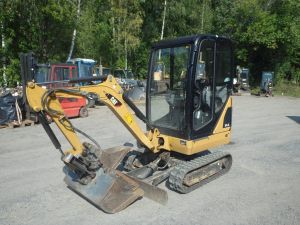 CAT 301.4 C kallistajalla