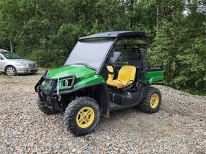 John Deere Gator XUV 550 Traktorimönkijä