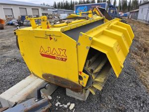 AJAX 1600H Kauhaharja, Щеточное оборудование