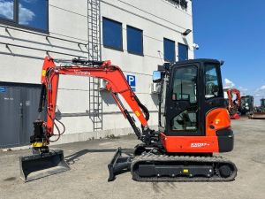 KUBOTA KX037-4 PYÖRITTÄJÄLLÄ, Minigrävare < 7t