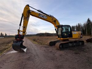 JCB JS 210 LC Rototilt pihdeillä, Huoltosopimuskone