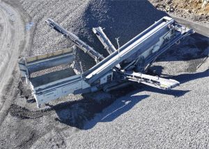 METSO Lokotrack ST4.8 3-taso seula, Screeners