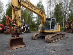 New Holland E 235 B SR-2 pyörittäjällä