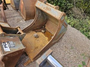 POME Kuokkakauha kynsillä S45, Buckets / tiltrotators / clamps