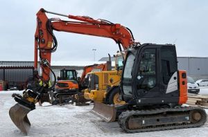 HITACHI ZX 85 US / Engcon, 10 työlaittetta, Rasvari!