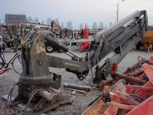 MOWI 1600, Cranes / loaders