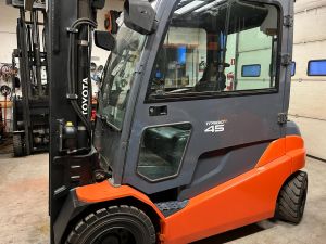 TOYOTA T45, Electric trucks / counterbalanced lift