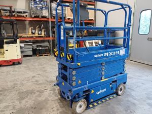 UP RIGHT MX19 ajettava saksilava, Personliftar / självgående