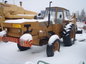 VALTRA UM 255, Grävlastare