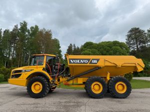 VOLVO A30G + KOROKKEET + PERÄLAUTA + RASVARI + LAVALÄMPÖPUTKI + 750/65 R25 RENKAAT