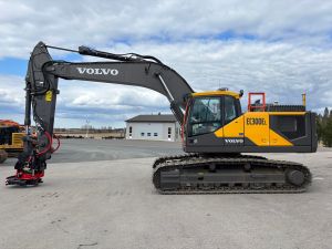 VOLVO EC300EL + RASVARI + LÄMMITIN + S70 + INDEXATOR R8 PIHDILLÄ + NOVATRON 3D