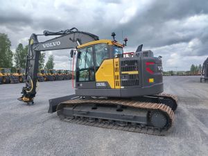 VOLVO ECR235EL + PUSKULEVY + RASVARI + LÄMMITIN + ENGCON EC226 PIHDILLÄ + NOVATRON  3D