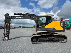 VOLVO ERC140ELM + AITO METSÄALUSTA + 900MM TELAT + KAHDET HYDRAULIIKAT + RASVARI