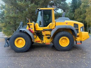 VOLVO L110H + PIKALIITIN + KAHDET LISÄHYDRAULIIKAT + BSS + CDC-VIPUOHJAUS 