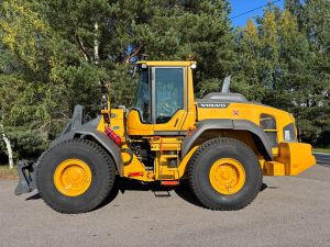 VOLVO L110H + PIKALIITIN + KAHDET LISÄHYDRAULIIKAT + BSS + CDC-VIPUOHJAUS 