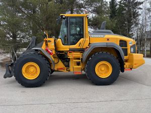 VOLVO L110H + PIKALIITIN + KAHDET LISÄHYDRAULIIKAT + BSS + CDC-VIPUOHJAUS