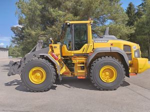 VOLVO L110H + PIKALIITIN + KAHDET LISÄHYDRAULIIKAT + CDC-VIPUOHJAUS + UUDET RENKAAT