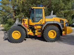 VOLVO L110H + PIKALIITIN + KAHDET LISÄHYDRAULIIKAT + CDC-VIPUOHJAUS + UUDET RENKAAT