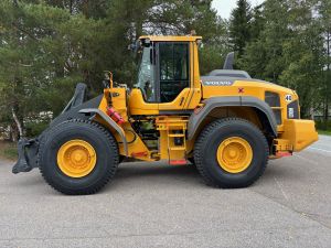 VOLVO L110H + PIKALIITIN + LISÄHYDRAULIIKKA + BSS + RASVARI + LISÄVASTAPAINO