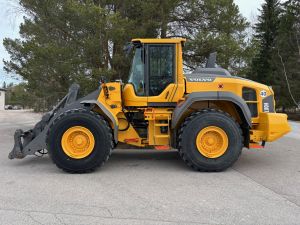 VOLVO L110H + PITKÄAISA + PIKALIITIN + LISÄHYDRAULIIKKA + CDC + LISÄVASTAPAINO