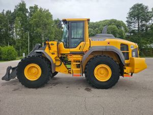 VOLVO L110H + PITKÄAISA + PIKALIITIN + LISÄHYDRAULIIKKA + CDC + LISÄVASTAPAINO