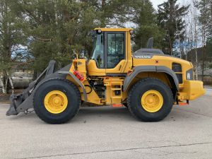 VOLVO L110H + PITKÄAISA + PIKALIITIN + LISÄHYDRAULIIKKA + CDC + LISÄVASTAPAINO + VAAKA