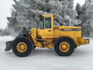 VOLVO L120C + PIKALIITIN + LISÄHYDRAULIIKKA + RASVARI + PALAPINTARENKAAT 