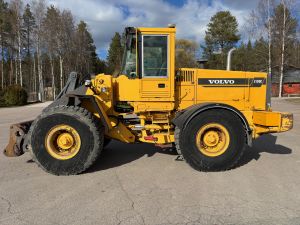 VOLVO L120C + PIKALIITIN + LISÄHYDRAULIIKKA + RASVARI + PALAPINTARENKAAT 