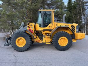 VOLVO L120F + PIKALIITIN + LISÄHYDRAULIIKKA + BSS + RASVARI + TAMTRON VAAKA + TULOSTIN