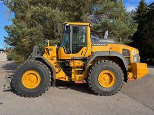 VOLVO L120H + PIKALIITIN + KAHDET LISÄHYDRAULIIKAT + BSS + CDC + RASVARI + CO-PILOT
