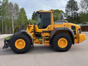 VOLVO L120H + PIKALIITIN + KAHDET LISÄHYDRAULIIKAT + BSS + CDC-VIPUOHJAUS 