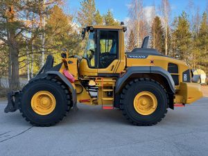 VOLVO L120H + PIKALIITIN + KAHDET LISÄHYDRAULIIKAT + BSS + CDC-VIPUOHJAUS + KUIN UUSI