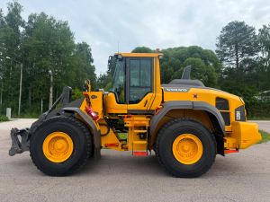 VOLVO L120H + PIKALIITIN + KAHDET LISÄHYDRAULIIKAT + BSS + CDC-VIPUOHJAUS + VAAKA