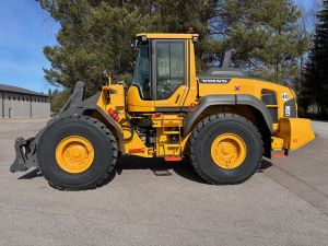 VOLVO L120H + PIKALIITIN + LISÄHYDRAULIIKKA + BSS + CDC-VIPUOHJAUS + 100% RENKAAT