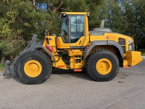 VOLVO L120H + PIKALIITIN + LISÄHYDRAULIIKKA + BSS + RASVARI + LOADASSIST VAAKA 