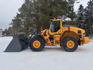 VOLVO L180H + BSS + RASVARI + CDC-VIPUOHJAUS + LOADMASTER VAAKA + V-KÄRKIKAUHA