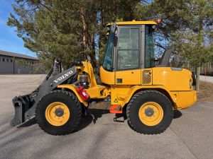 VOLVO L35G + NOPEA VERSIO + RASVARI + ILMASTOINTI + RUNSAASTI TYÖLAITTEITA