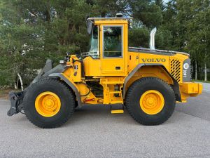 VOLVO L60E + PIKALIITIN + KAHDET LISÄHYDRAULIIKAT + BSS + EBERI + LAMELLIRENKAAT
