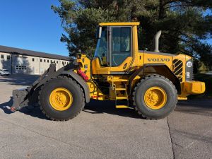 VOLVO L60F + PITKÄAISA + PIKALIITIN + LISÄHYDRAULIIKKA + BSS + RASVARI + 100% RENKAAT