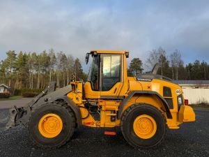VOLVO L60H + PIKALIITIN + KAHDET LISÄHYDRAULIIKAT + BSS + RASVARI + LISÄVASTAPAINO