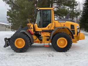VOLVO L60H + PIKALIITIN + KAHDET LISÄHYDRAULIIKAT + BSS + RASVARI + LISÄVASTAPAINO