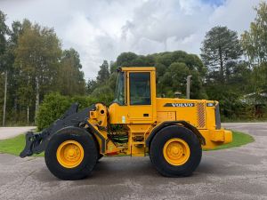 VOLVO L70D + PIKALIITIN + LISÄHYDRAULIIKKA + RASVARI