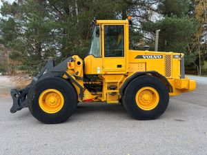 VOLVO L70D + PIKALIITIN + LISÄHYDRAULIIKKA + RASVARI