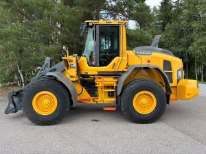 VOLVO L70H + PIKALIITIN + KAHDET LISÄHYDRAULIIKAT + BSS + CDC + LAMELLIRENKAAT + VAAKA
