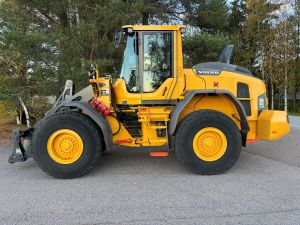 VOLVO L70H + PIKALIITIN + KAHDET LISÄHYDRAULIIKAT + BSS + CDC + LAMELLIRENKAAT + VAAKA