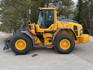 VOLVO L70H + PIKALIITIN + LISÄHYDRAULIIKKA + BSS + RASVARI + 100% LAMELLIRENKAAT