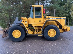 VOLVO L90D + PIKALIITIN + LISÄHYDRAULIIKKA + BSS + ILMASTOINTI + 70% LAMELLIRENKAAT