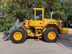 VOLVO L90E + PIKALIITIN + KAHDET LISÄHYDRAULIIKAT + BSS + RASVARI + VAAKA